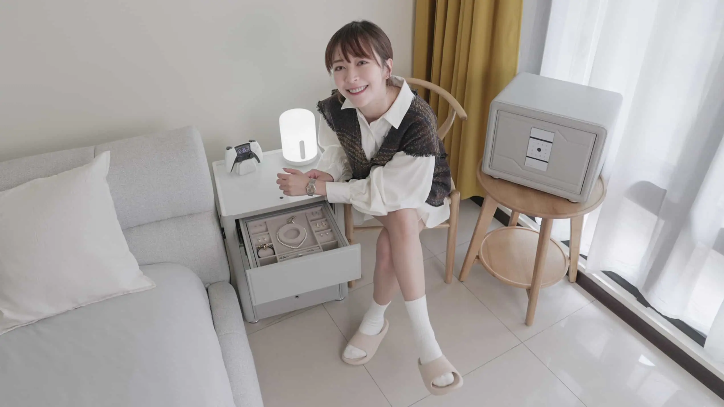 Hailey 徐海莉 LY 床頭櫃 皮革 保險箱推薦