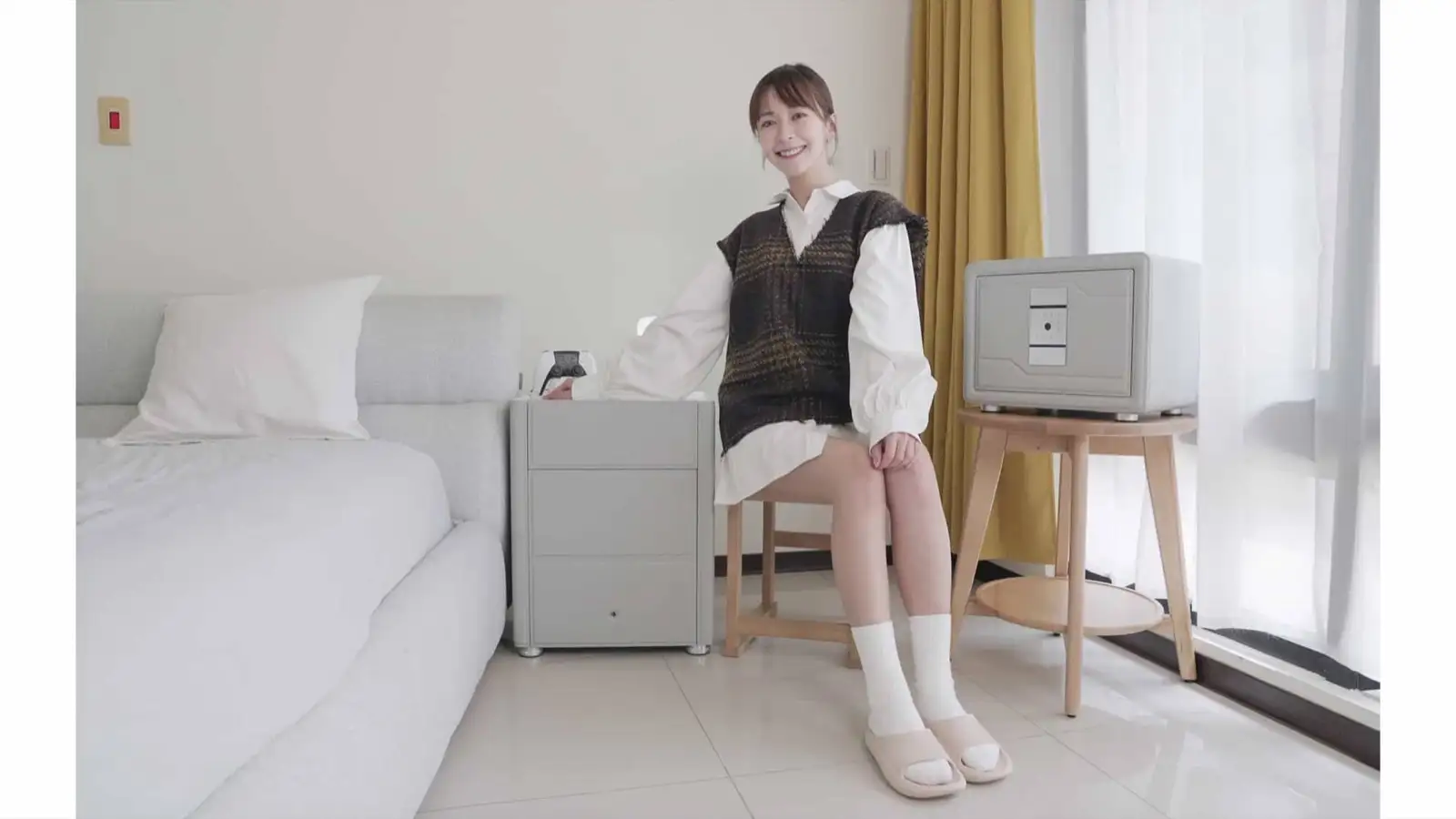 Hailey 徐海莉 LY 床頭櫃 皮革 保險箱推薦  hailey_edm_20240810.004